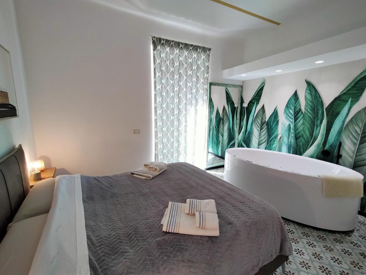 Sonnino Suite Jacuzzi Apartment バーリ エクステリア 写真