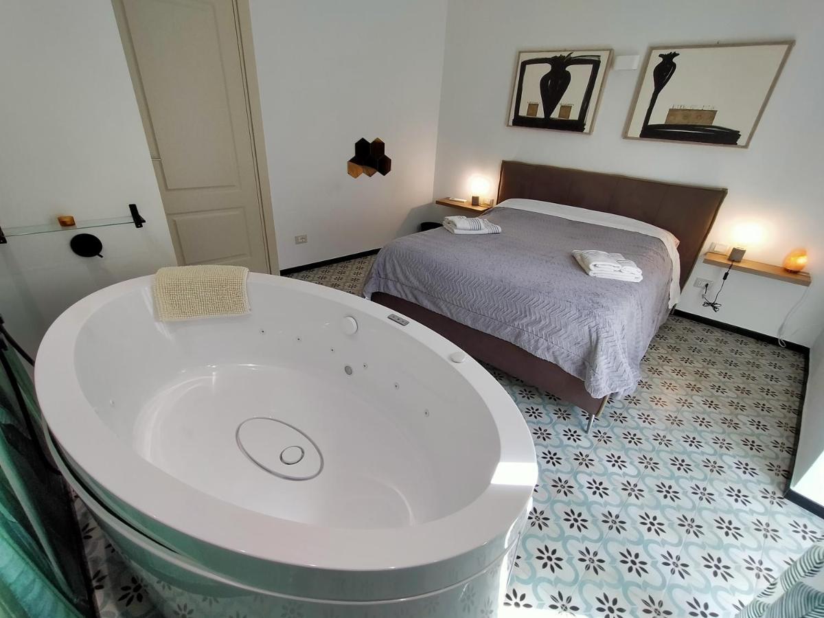 Sonnino Suite Jacuzzi Apartment バーリ エクステリア 写真
