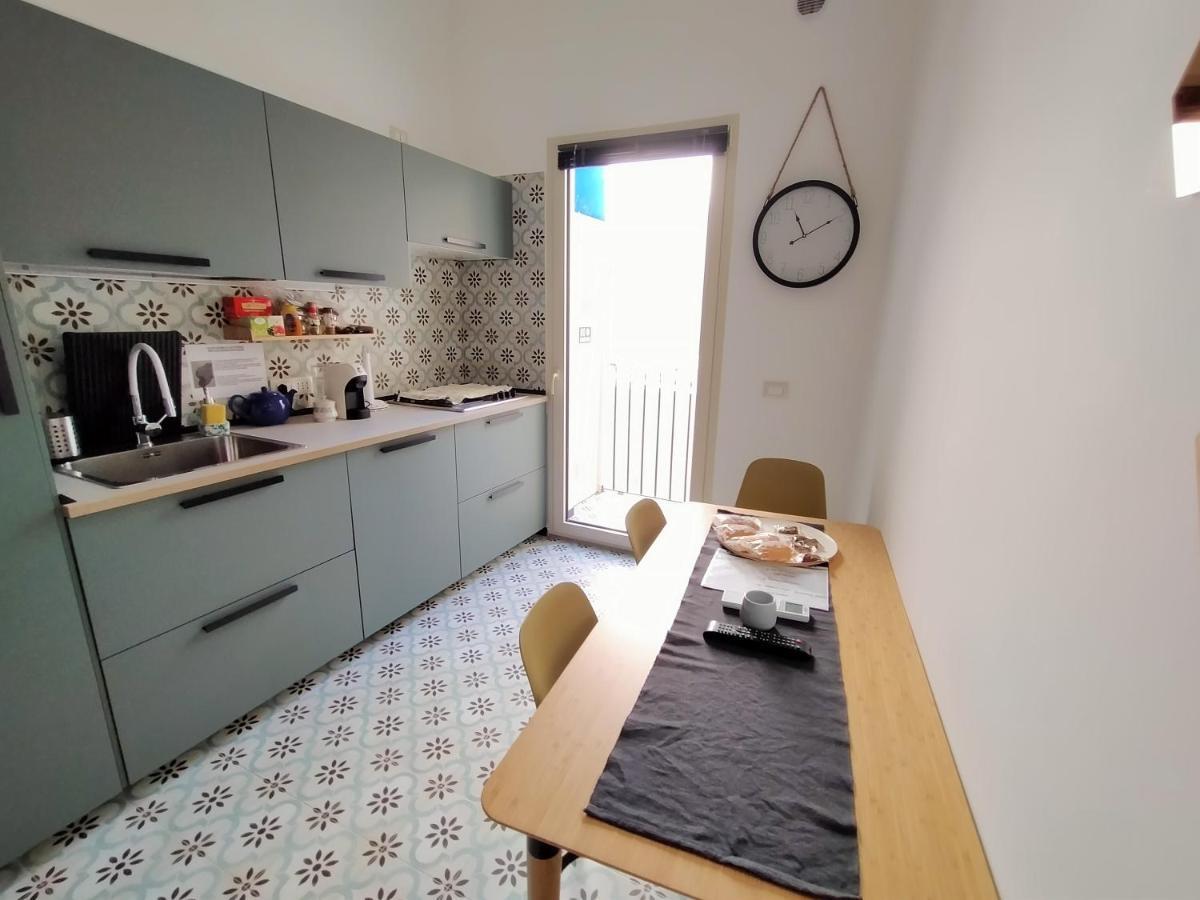Sonnino Suite Jacuzzi Apartment バーリ エクステリア 写真